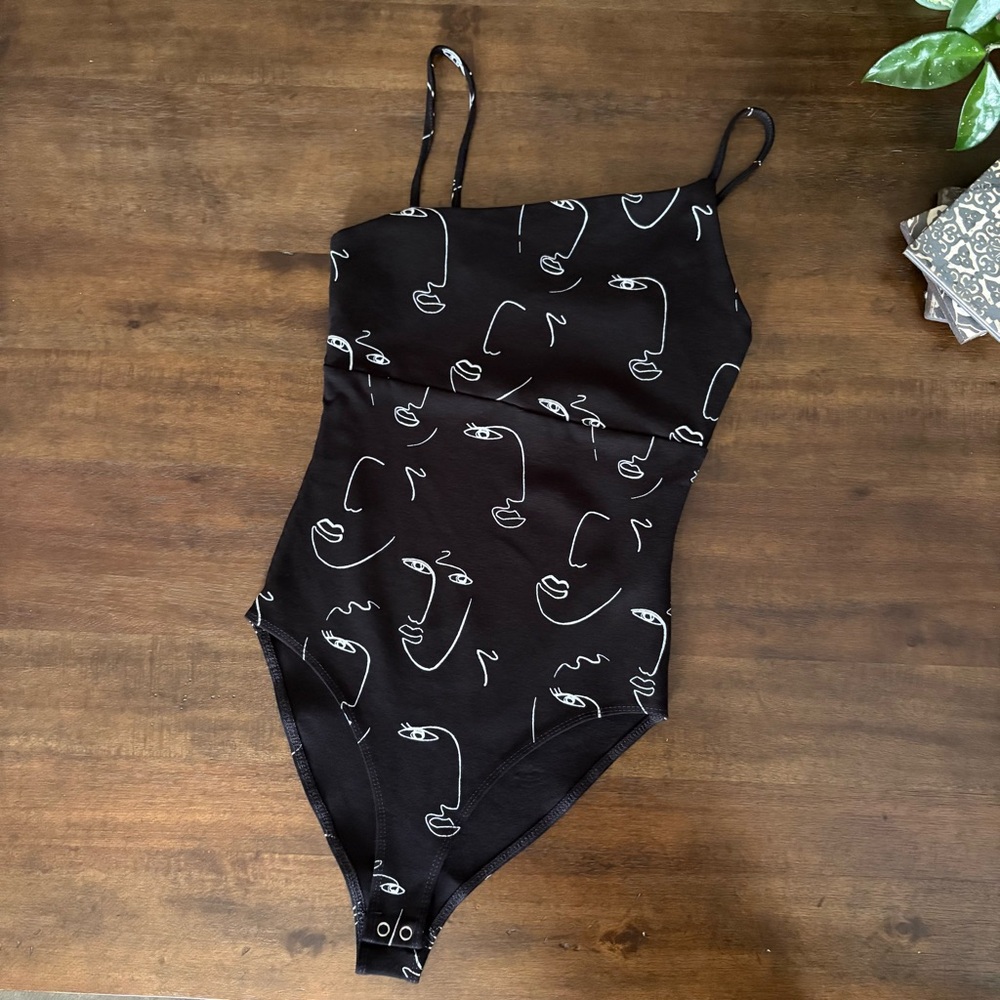 NWOT! Forever 21 Knit Bodysuit Small Black and White Face Print Line Art